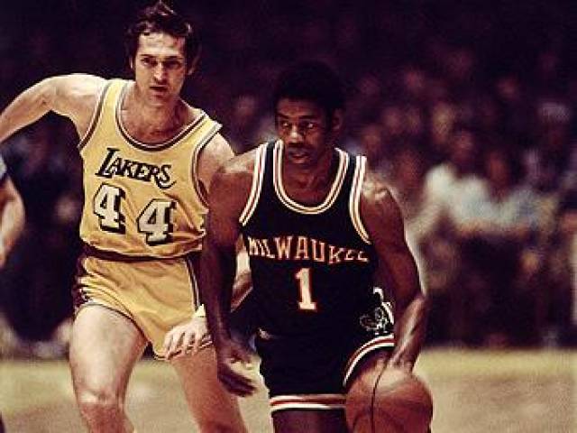 通过一系列 通过一系列